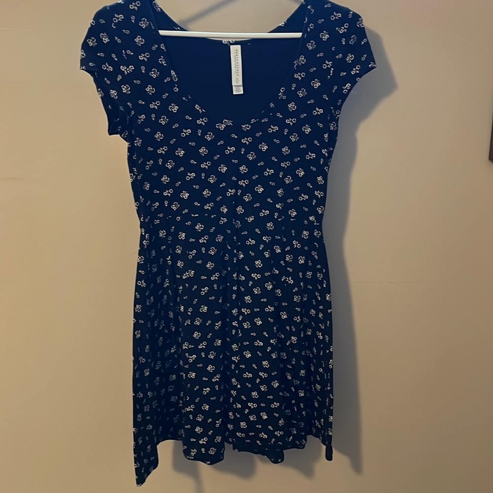 AEROPOSTALE black dress with white flower design. Size Medium